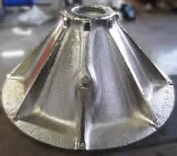 Disc centrifuge distributing cone